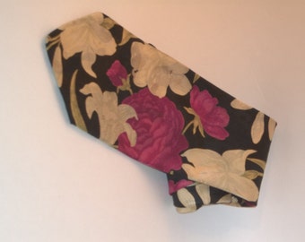 Anne Klein Men Silk Necktie Red and White floral on Black 11C14
