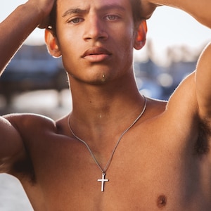 Herenkruisketting - herenketting - stalen kruisketting - hangerketting - mannelijke ketting - waterdichte ketting van Modern Out