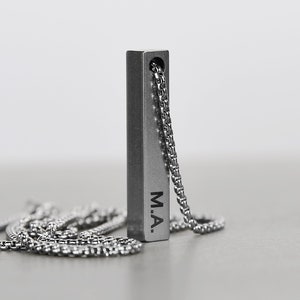 Colar de barra - Colar masculino - Pingente de barra personalizado - Nomes e iniciais - Joias masculinas - Colar unissex personalizado da Modern Out
