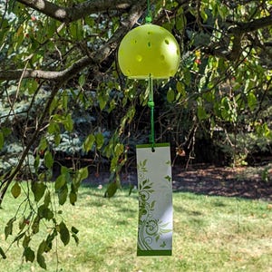 Pickleball Wind Chime Hand Blown Glass Japanese Furin Bell, Upcycled Sport Gift for Pickleball Lover, Zen Garden Decor, Outdoor Patio Accent immagine 1
