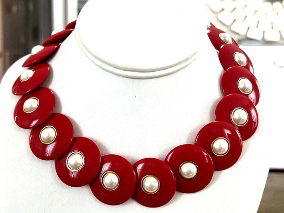 Vintage Retro Red Lucite Disc Necklace with Faux … - image 1