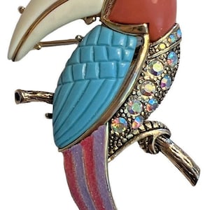 Vintage Hattie Carnegie Style Rhinestone Lucite Toucan Bird Brooch Pin