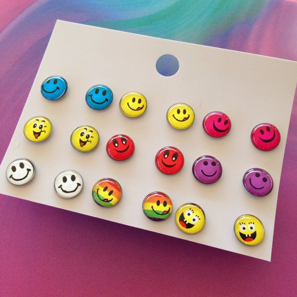 Smiley Face Earrings / Emoji Earrings / 90s Earrings / 90s Jewelry / 90s Accessories / Happy Face Earrings / 90s Smiley Face Earrings