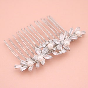 Wedding hair comb CZ Bridal hair accessories Floral Wedding comb in Pearl Wedding hair jewelry Crystal Bridal comb Side bridal headpiece