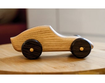 Automobilina di legno, macchinina di legno, giocattolo in legno