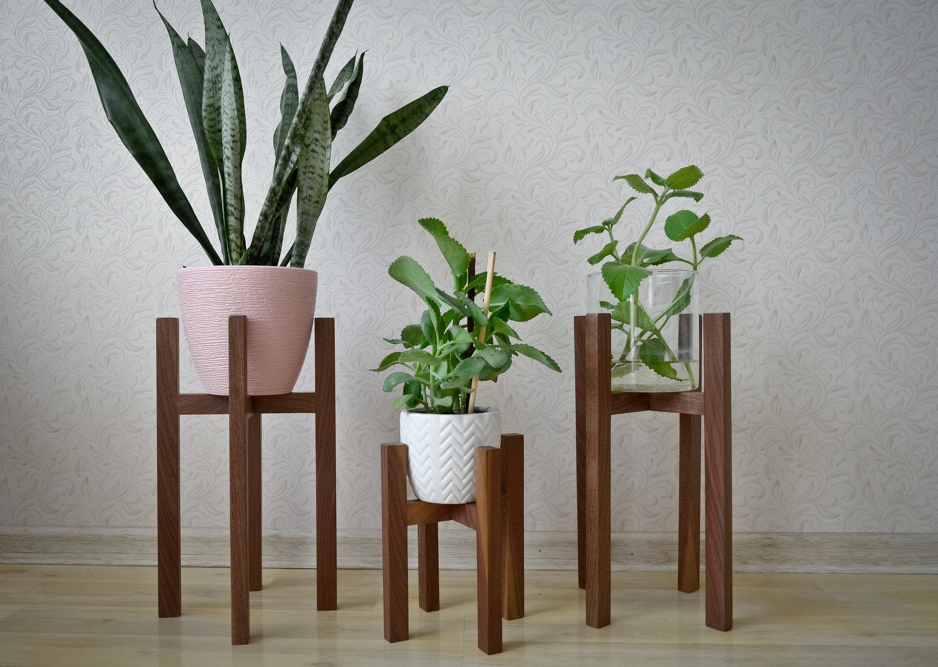 Soporte de plantas tejido con patas, maceta decorativa de madera