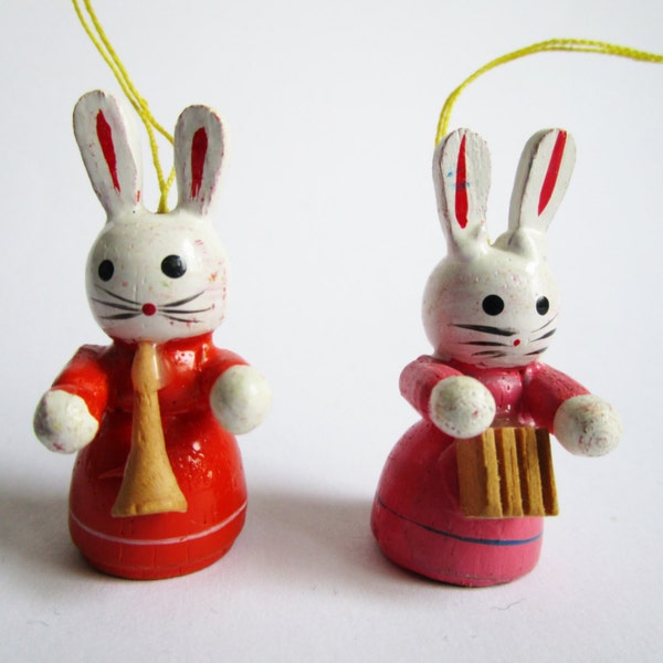 Set of 2 wooden vintage bunny ornaments, rose and orange for Easter decoration, Erzgebirge German vintage