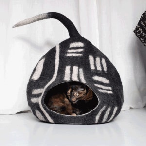 Felt Cat Cave Bed with Tail image 1