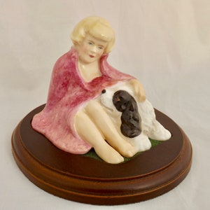 Wade Children and Pets Fireside Friends Collectors Club Figure on Wooden Plinth 1993 (Perfect)