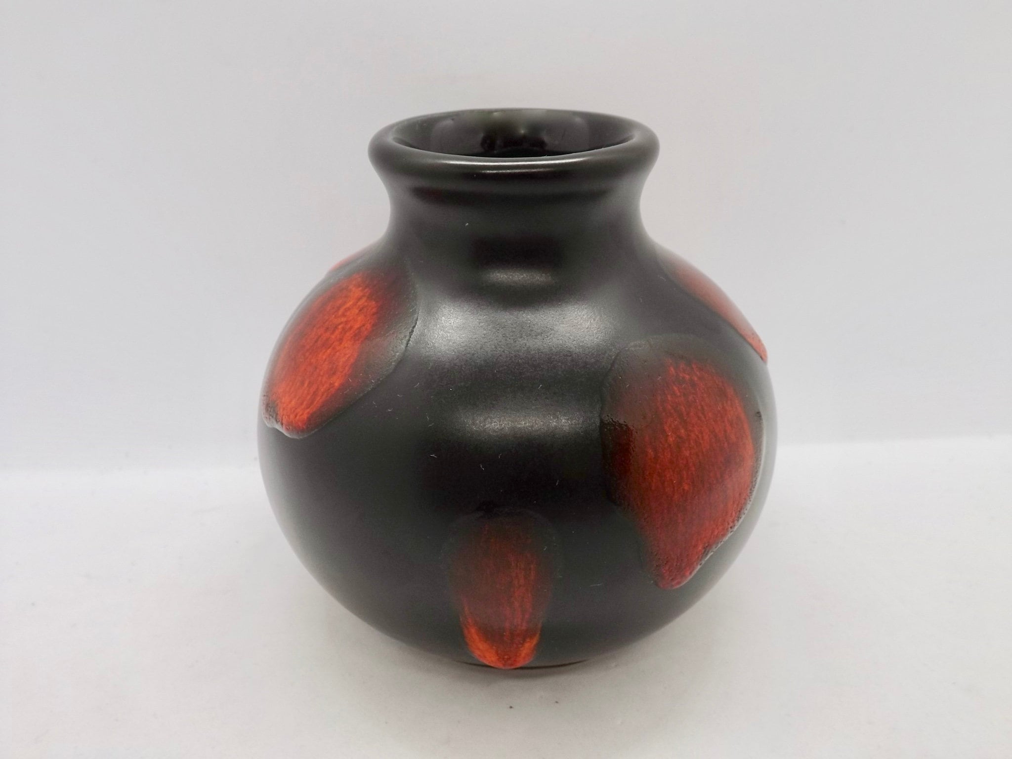 ヴィンテージ品 プール・ポタリー デルフィスシリーズ 幾何学模様 花瓶 2026年最新】poole potteryの人気アイテム - メルカリ