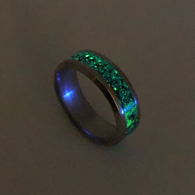 stone inlay Crysocolla glowring stainless steel sizes 6-13