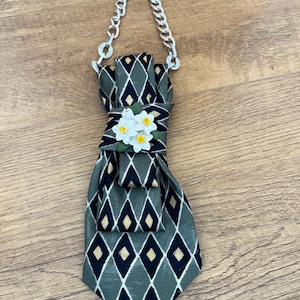 Ladies Tie Neklace