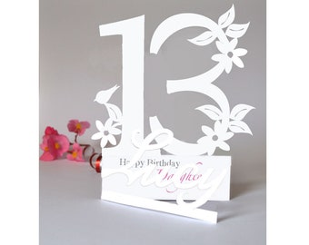 Biglietto di auguri di compleanno personalizzato in 3D con ritaglio di carta per il 13° compleanno di una figlia, nipote, nipote, figlioccia o una persona speciale.