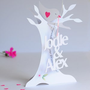 Personalisierte Hochzeit, Jubiläum, Verlobung 3D Papierschnitt Karte handgefertigt.