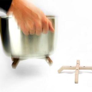 TOPFBEIN - The magnetic trivet