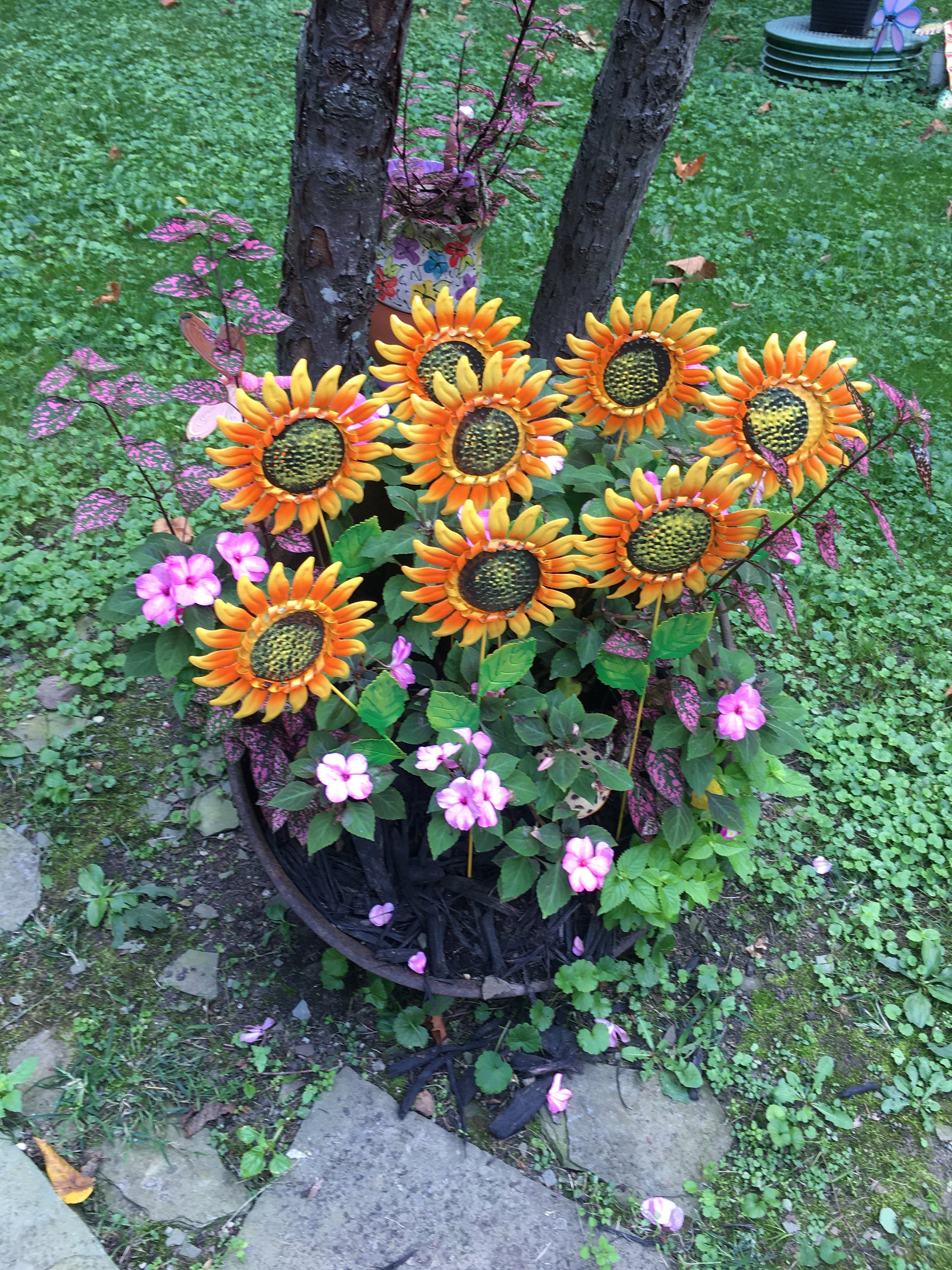 8 Metal Sunflowers,Garden Art,Flower Garden Stake,Sunflower Garden