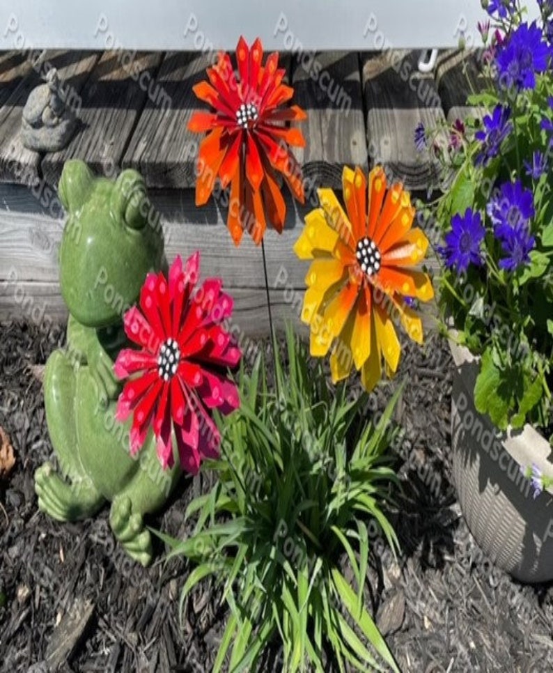 Set Of Three Metal Zinnia Flower Garden Stakes,Yard decoration, Metal Art, Garden Sculpture Decor, Metal Flowers Mother's Day Gift image 3