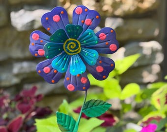 Flower Garden Stake, Metal Garden Sculpture, Yard decoration, Metal Flower, Metal Art, Garden Decor, Christmas Gift