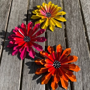 Metal Flowers,3 Fence Flowers,Fence Decoration,Patio Decor-Yard Art Whimsy Garden Art Perfect Wall or Privacy Fence Accent,Pool Decor