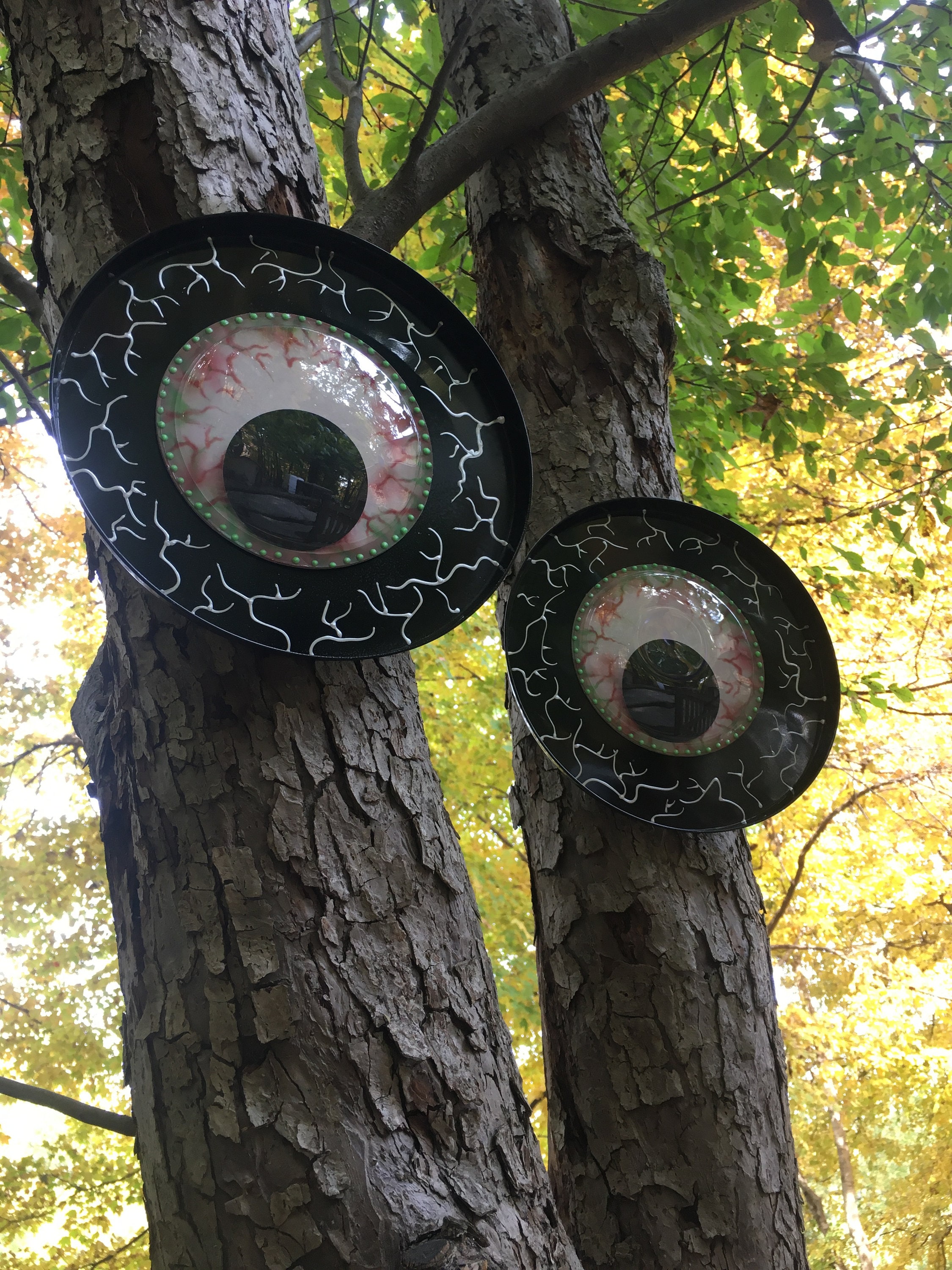 Giant 10 inch Bloodshot Zombie Eyes,Spooky Tree Eyes,Halloween Prop