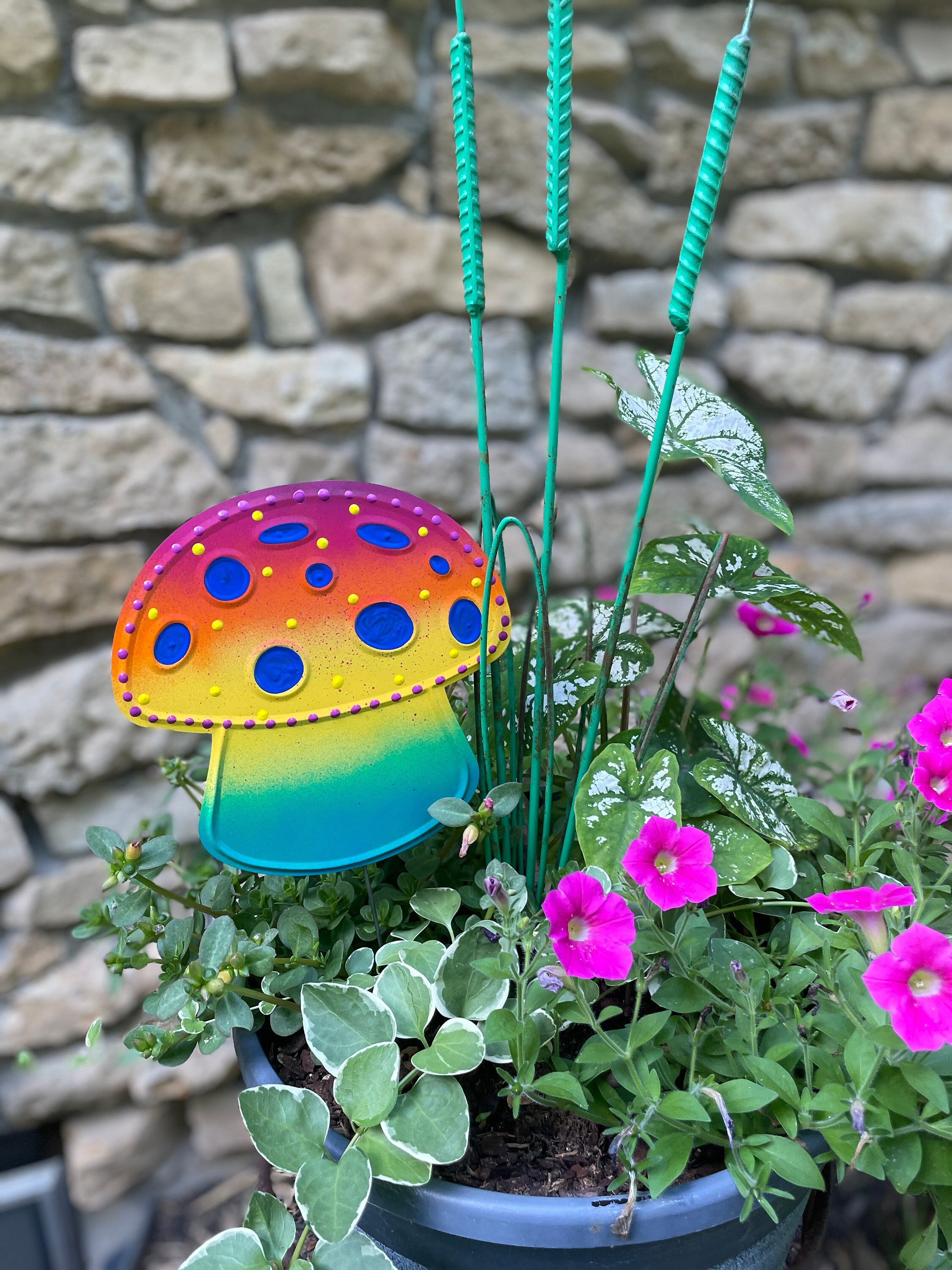 Metal Mushroom Plant Stake Rainbow Mushroom Decorative Plant Stake