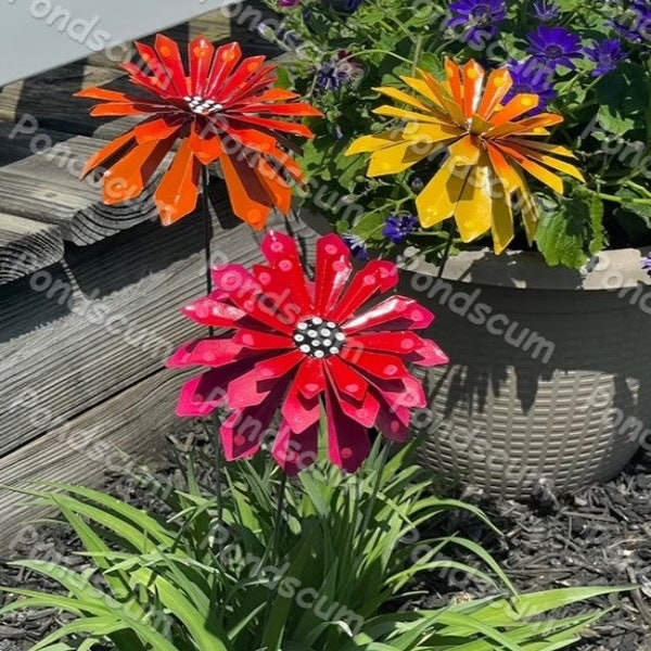 Set Of Three Metal Zinnia Flower Garden Stakes,Yard decoration, Metal Art, Garden Sculpture Decor, Metal Flowers Mother's Day Gift