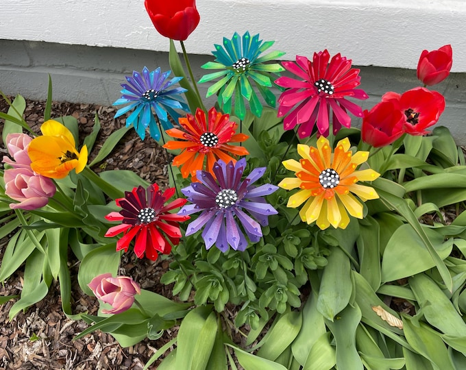 Featured listing image: Metal Zinnia Flower Garden Stake,Yard decoration, Metal Art, Garden Sculpture Decor, Metal Flowers Gift For Her Mother's Day Gift