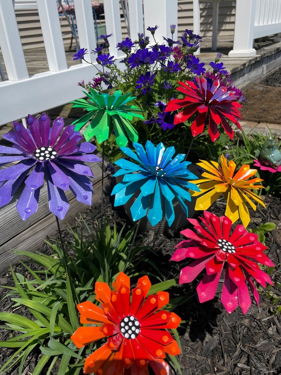 Floral Garden Round Metal Wreath Forms, 18-in.