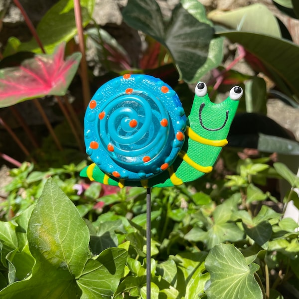 Green Snail Garden Stake for Plants,Snail Art Decor,Fairy GardenSnail,Yard Art Garden Decor Stakes Outdoor Indoor Cute Snail Sculpture