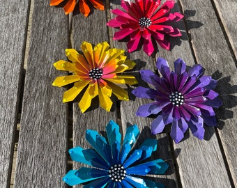 Metal Flowers,5 Fence Flowers,Fence Decoration,Patio Decor-Yard Art Whimsy Garden Art Perfect Wall or Privacy Fence Accent,Pool Decor