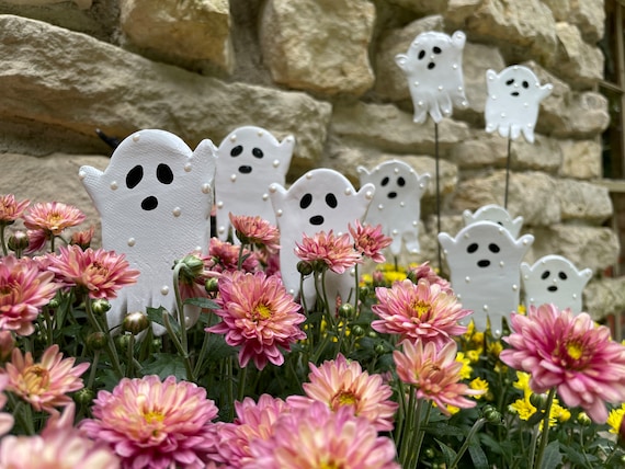 Spooked Ghost Garden Stake Spooky Plant Decor Clay Ghost Halloween Decor Potted Plant Halloween Garden Fall Plant Decor Fall Garden Decor