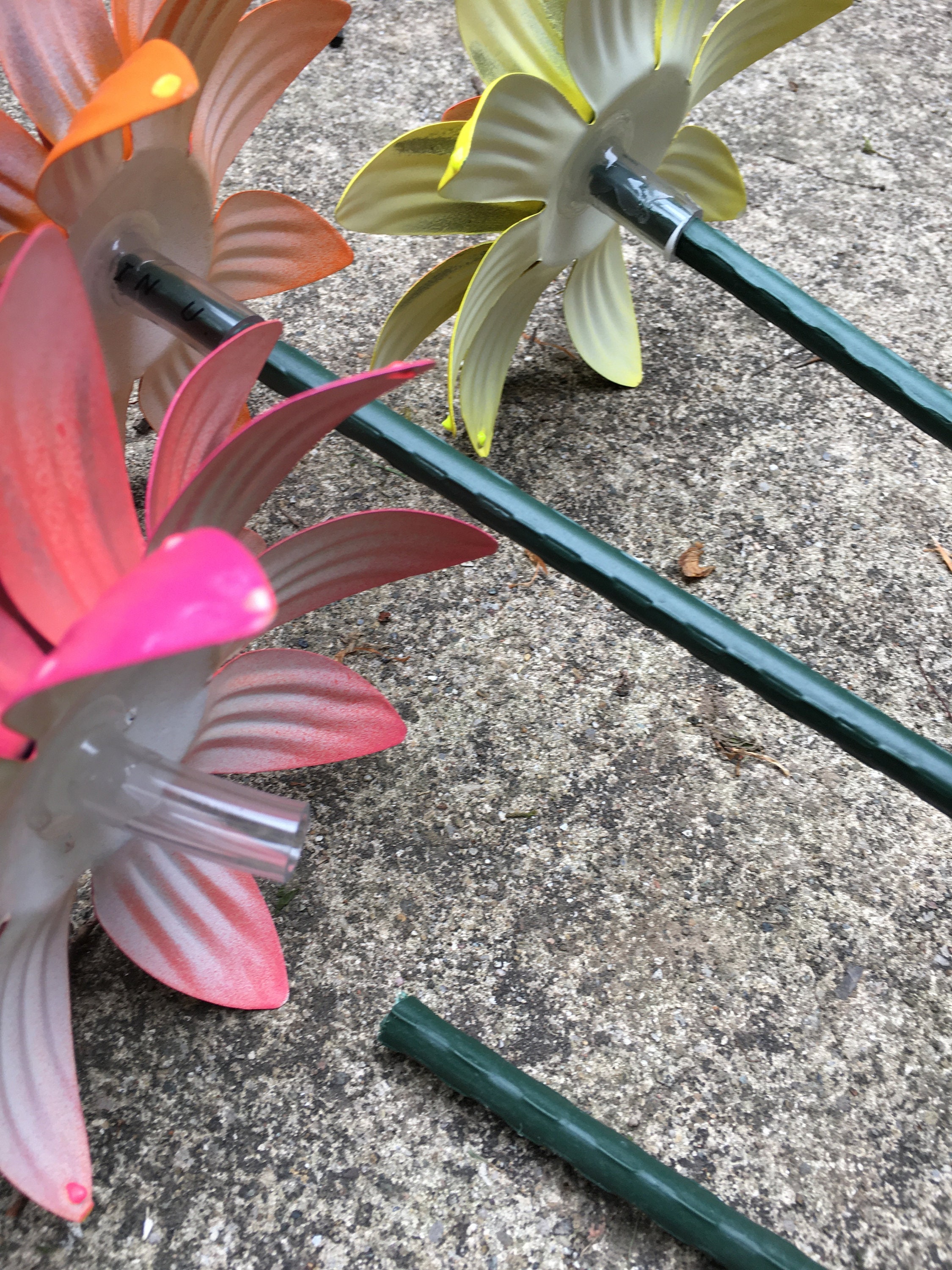 Flower Garden Stakes,Set of Three Daylily Metal Garden Stakes, Yard decoration