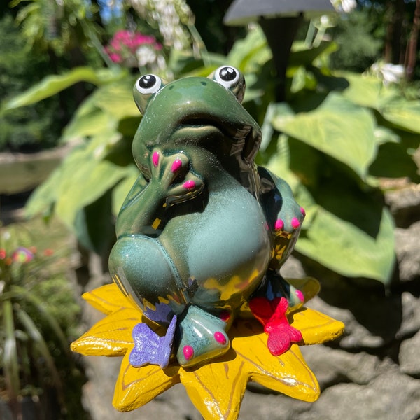 Green Frog Garden Stake Frog Decor Sculpture,Unique Frog,Garden Art Outdoor Cute Frog Art,Frog Garden Statue,Gift For Her