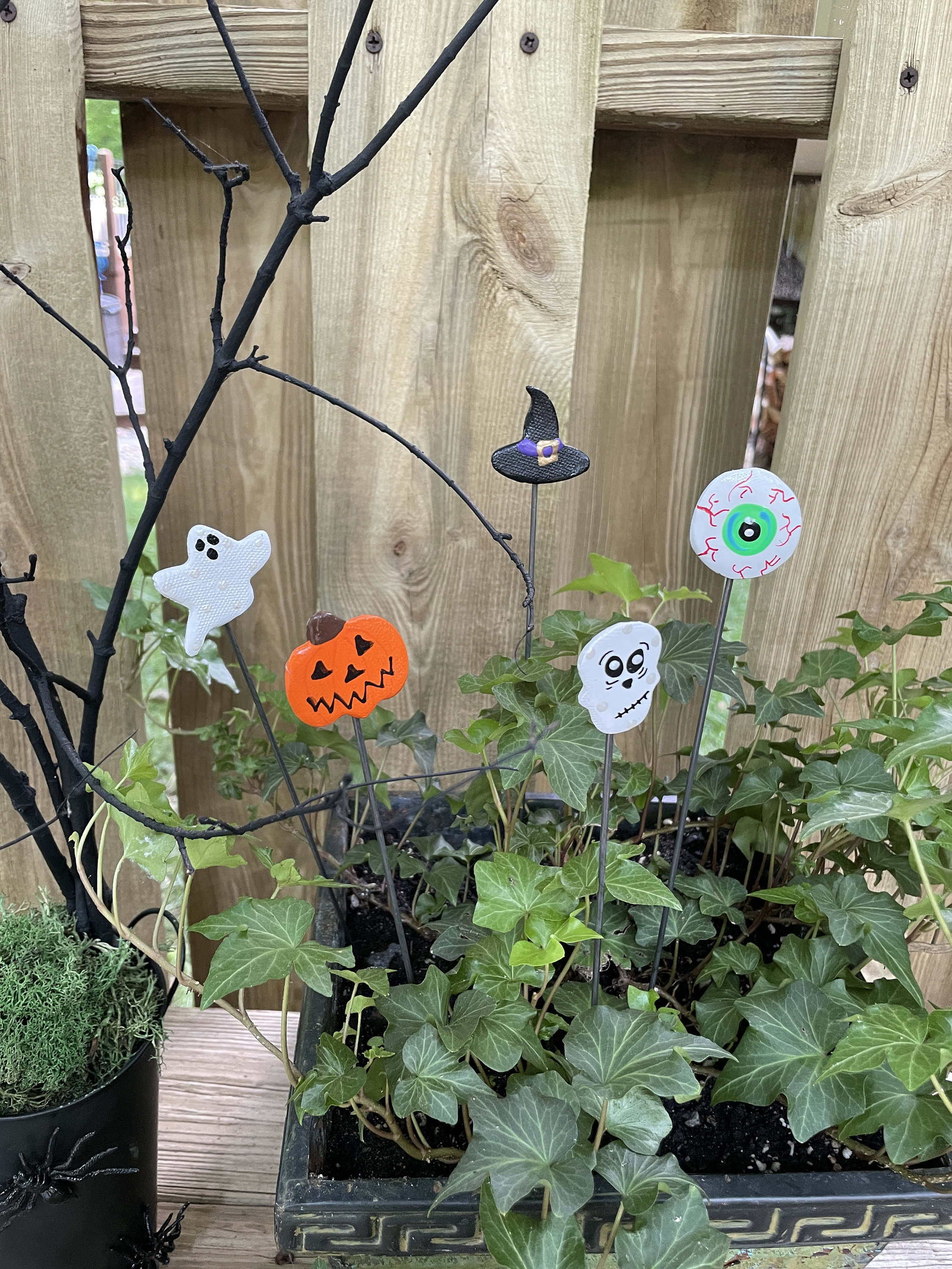 Set of 5 Halloween Garden Stakes Ghost,Pumpkin,Witches Hat,Skull,Zombie