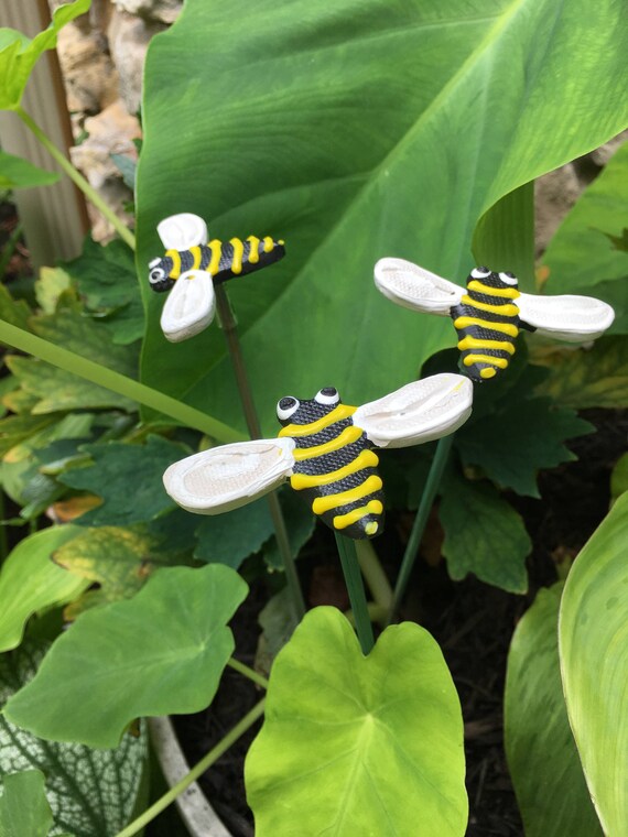 Decorative Metal Bumble Bee Garden Accents - Lawn Ornaments - Set of 4