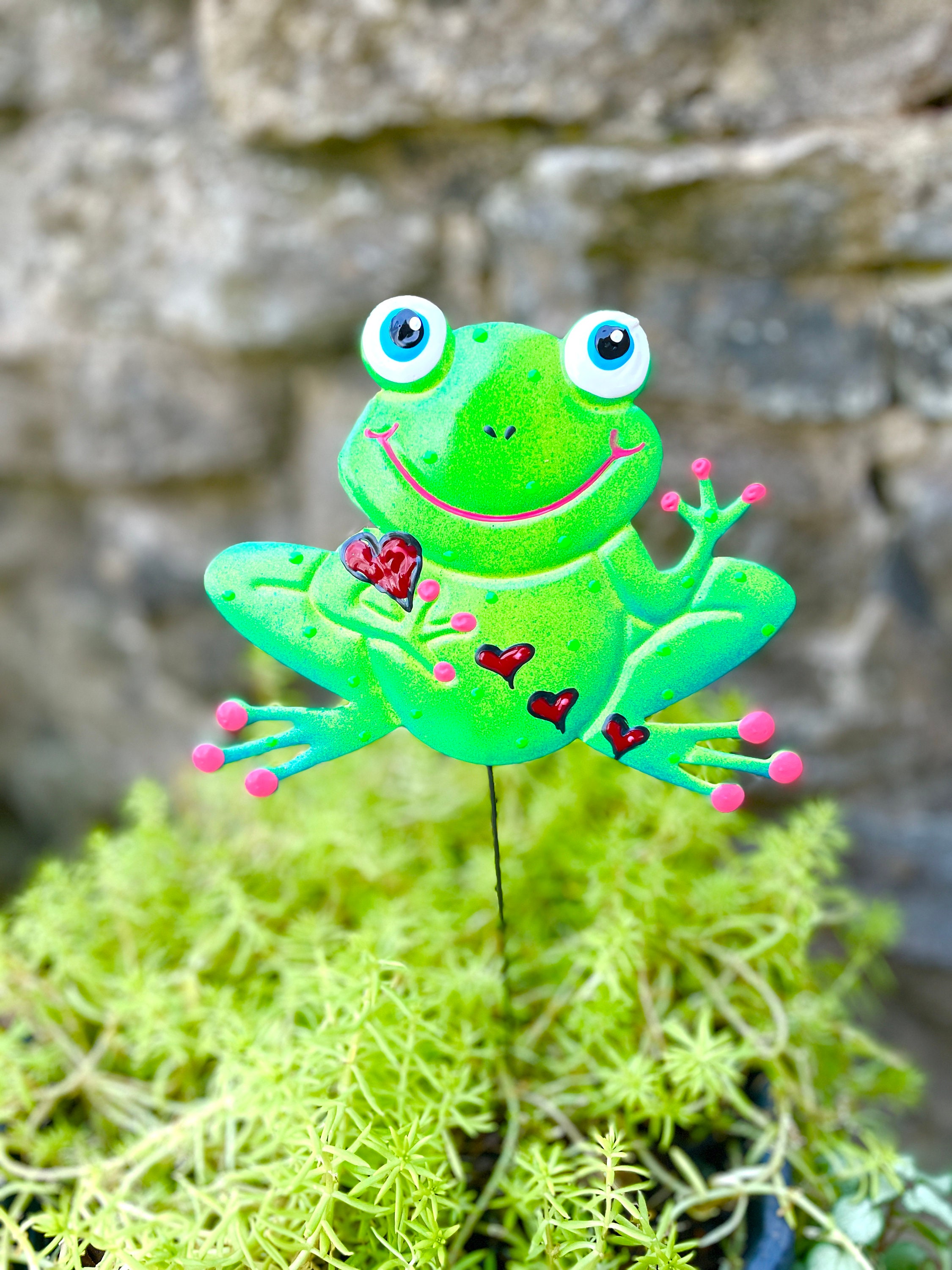 Happy Frog with Hearts Garden Stake,Frog Garden Art,Potted plants