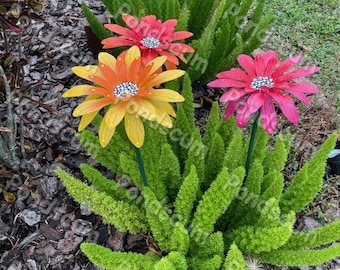 Set of Three Metal Daylily Flower Stakes Metal Sculpture Garden Art Metal Flower Decor Mother's Day Gift Unique Whimsical Garden Sculpture