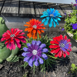 Metal Flower Garden Stakes,Set of Five Zinnia  Metal Garden Stakes,Yard decoration, Metal Flower, Metal Art, Garden Decor, Mother's Day Gift