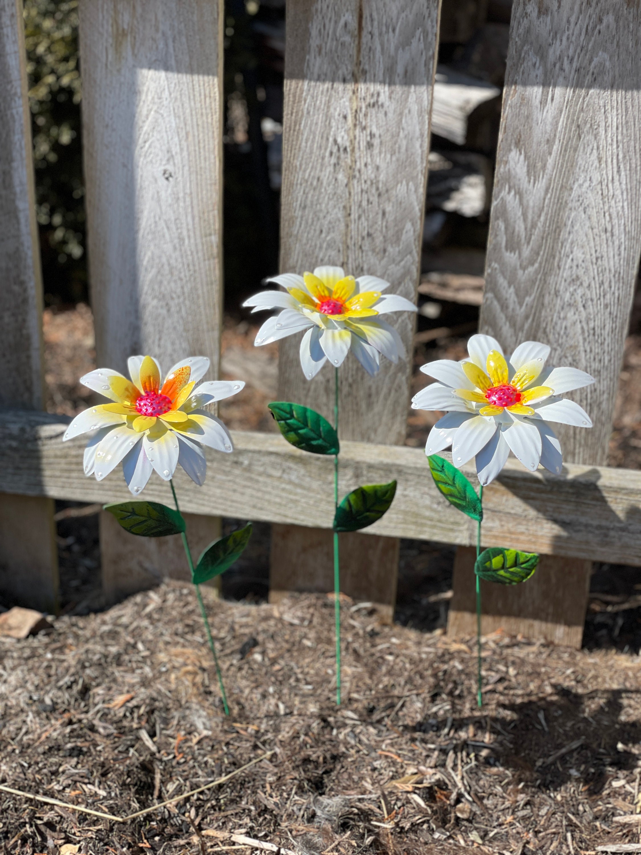 White Metal Flower Garden Stakes,Set of Three Daylily Metal Flower