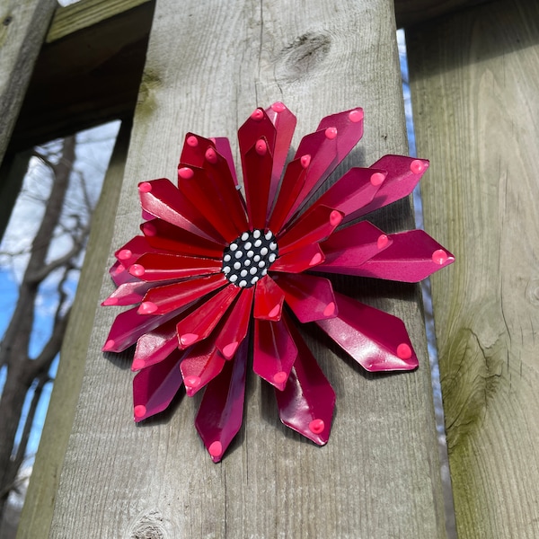 Metal Flower,Pink Fence Flower,Fence Decoration,Patio Decor-Yard Art Whimsy Garden Art Perfect Wall or Privacy Fence Accent,Pool Decor