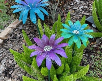 Metal Flower Garden Decor,Set of Three Daylily Metal Flower Stakes 24'' Tall Metal Sculpture Garden Art Metal Flower decor Mother's Day Gift