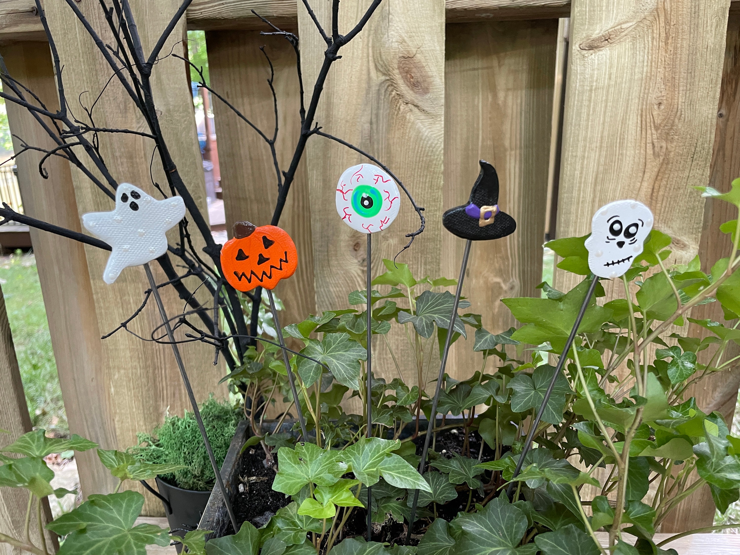 Set of 5 Halloween Garden Stakes Ghost,Pumpkin,Witches Hat,Skull,Zombie