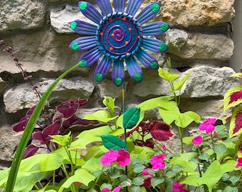 Flower Garden Stake, Metal Garden Sculpture, Yard decoration, Metal Flower, Metal Art, Garden Decor, Christmas Gift