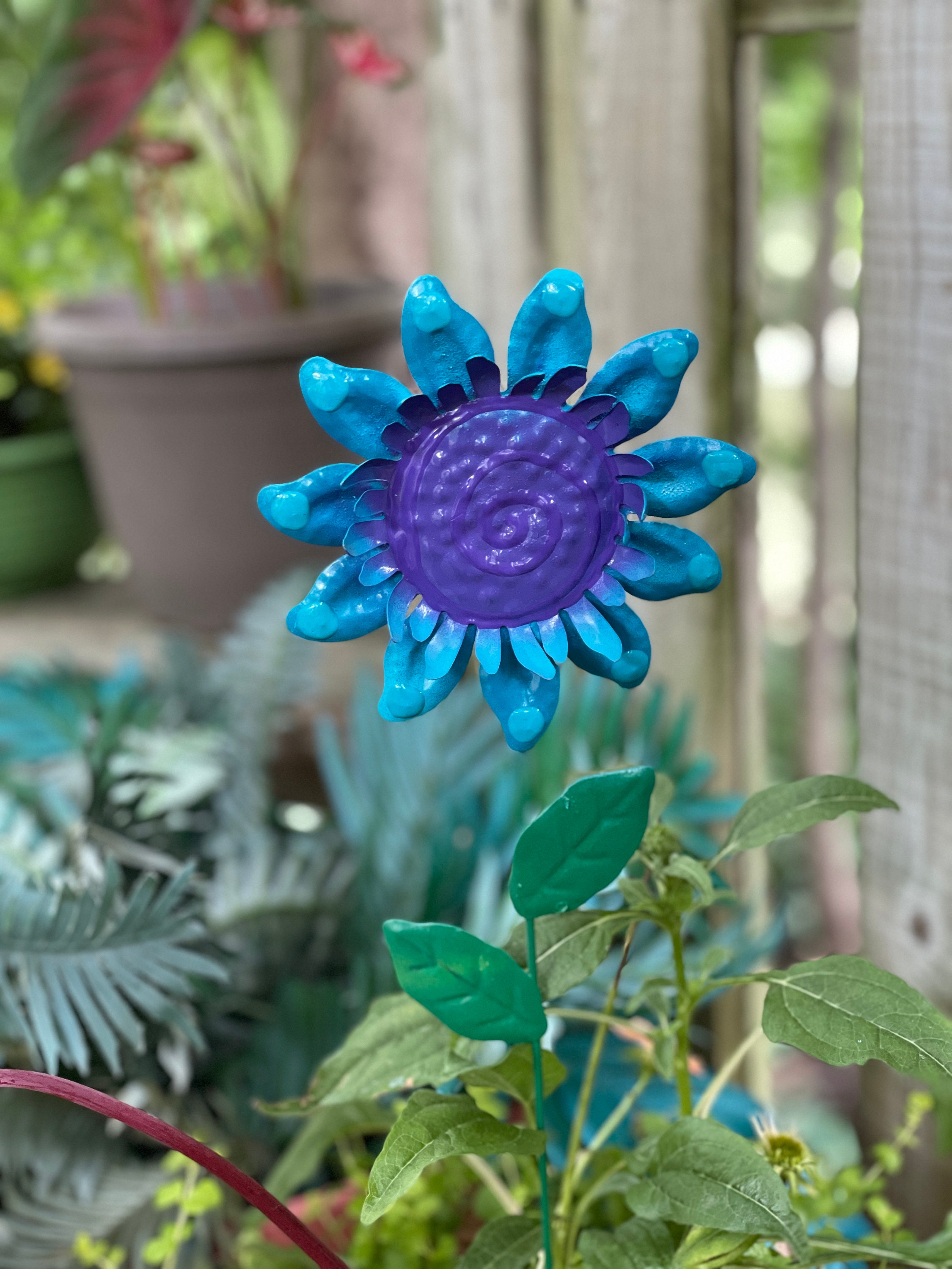 Flower Garden Stakes Decorative Blue Mothers Day Metal Flower Iron Crafts Hand Forged Plant Picking Waterproof Metal Flower Stick to Decorate Lawn and Courtyard Metal Garden Art 