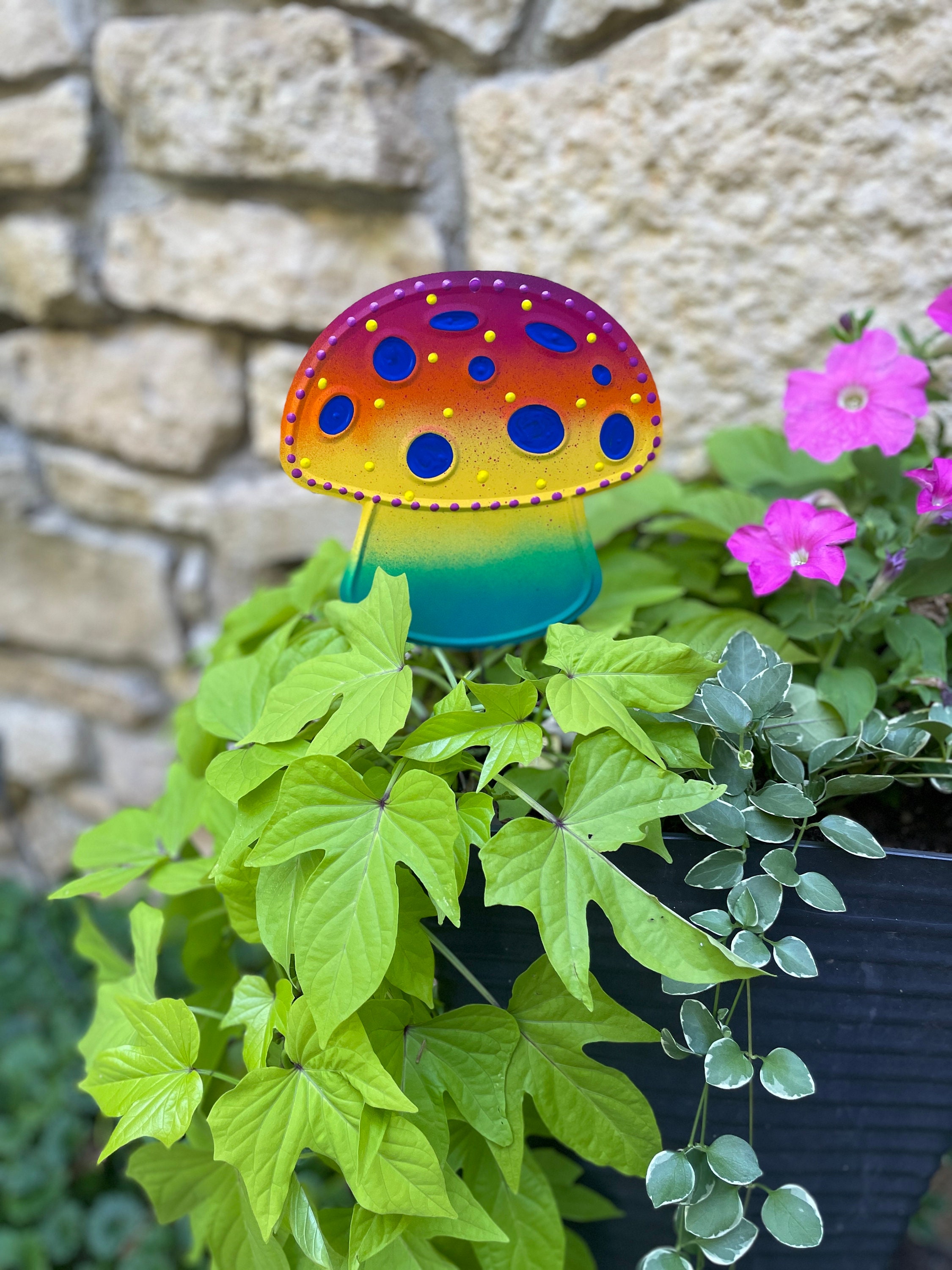 Metal Mushroom Plant Stake Rainbow Mushroom Decorative Plant Stake