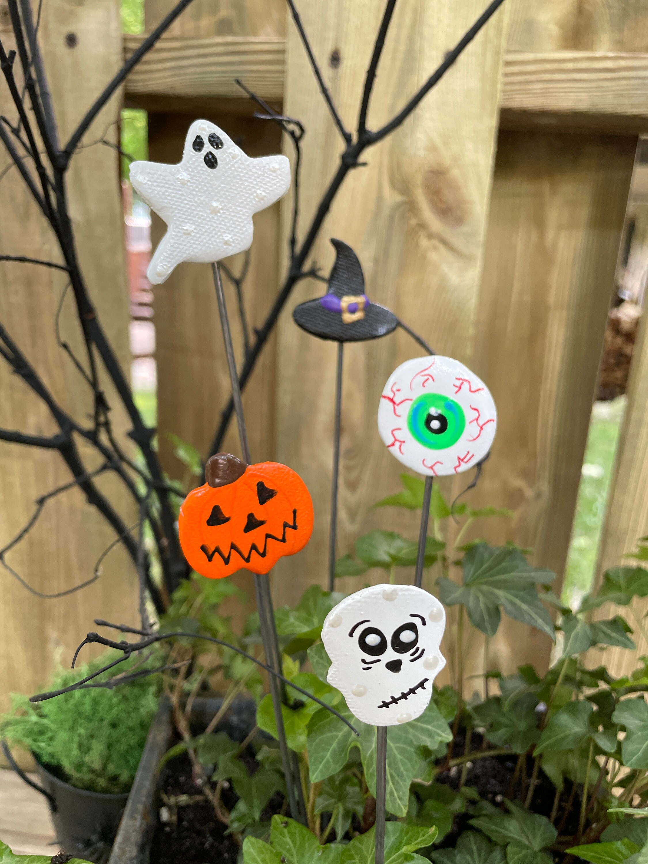 Set of 5 Halloween Garden Stakes Ghost,Pumpkin,Witches Hat,Skull,Zombie