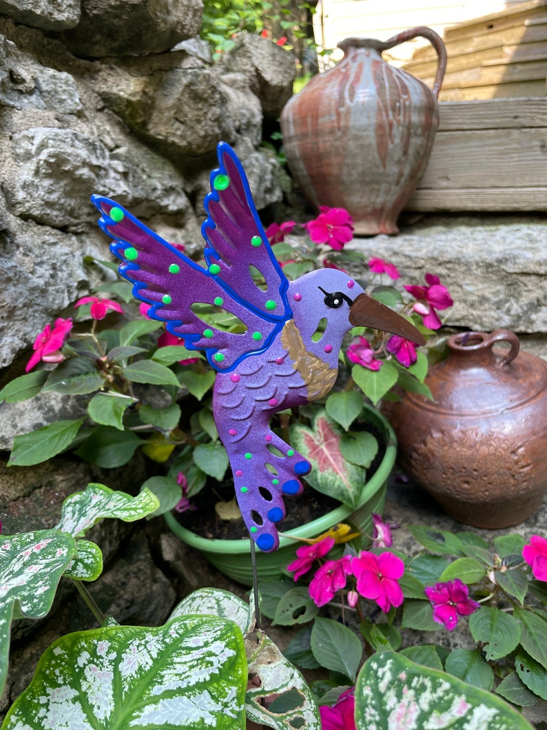 Purple Metal Hummingbird Garden Stake,Garden Decor, Garden Art,Garden Gift For Moms,Hummingbird Decor,Hummingbird Lover Gift immagine 2