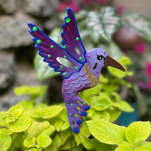 Purple Metal Hummingbird Garden Stake,Garden Decor, Garden Art,Garden Gift For Moms,Hummingbird Decor,Hummingbird Lover Gift immagine 1