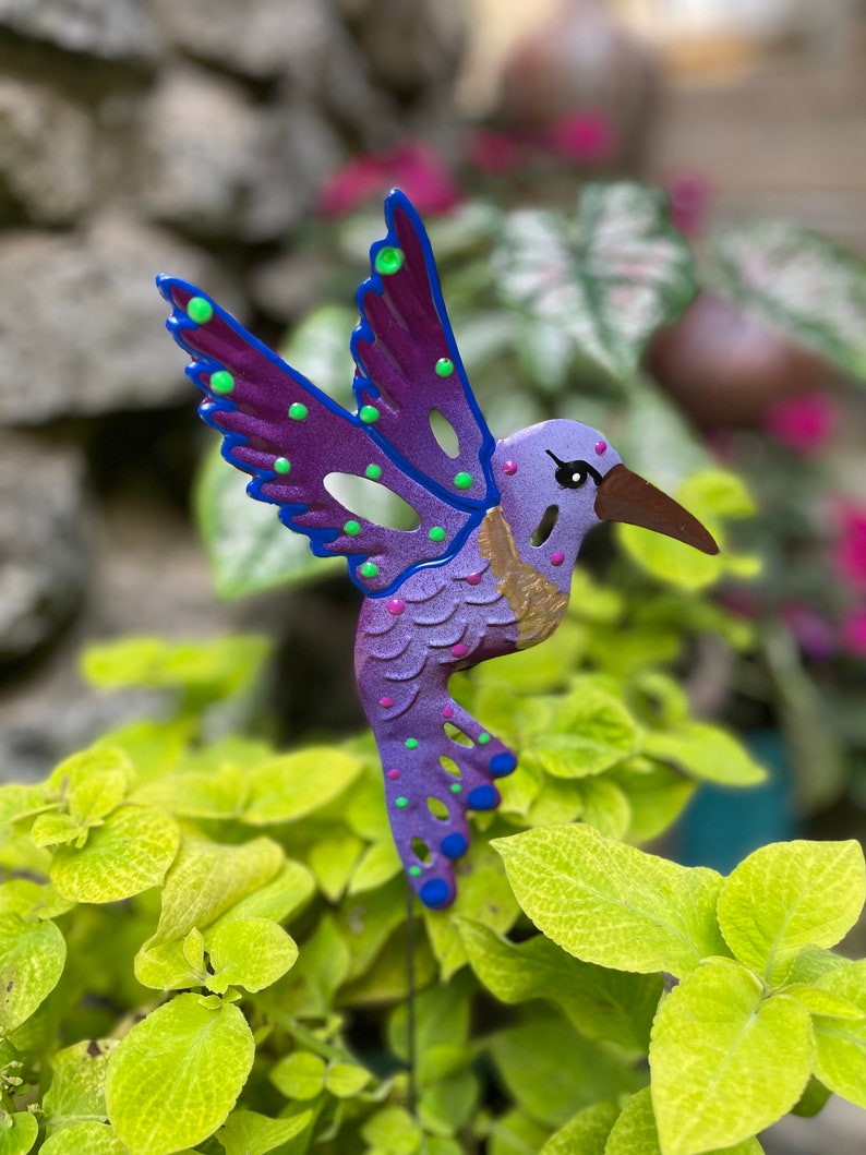 Purple Metal Hummingbird Garden Stake,Garden Decor, Garden Art,Garden Gift For Moms,Hummingbird Decor,Hummingbird Lover Gift immagine 1