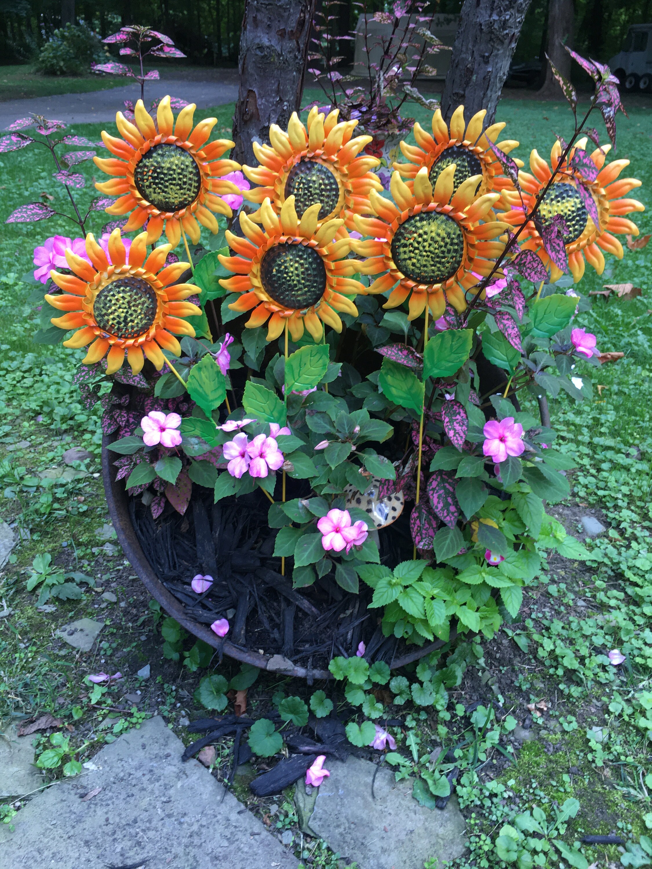 8 Metal Sunflowers,Garden Art,Flower Garden Stake ...